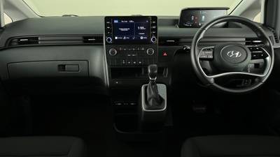 2021 HYUNDAI STARIA interior