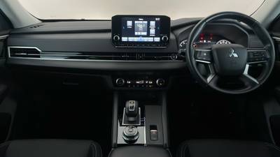 2022 Mitsubishi Outlander interior