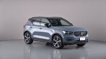 2021 VOLVO XC40