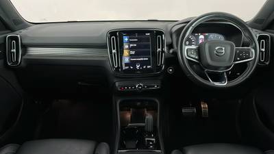 2021 VOLVO XC40 interior
