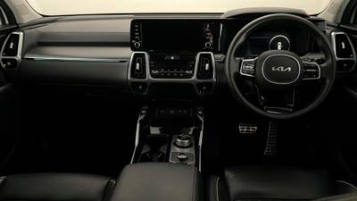 2022 KIA SORENTO interior