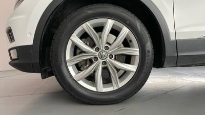 2017 VOLKSWAGEN TIGUAN gallery