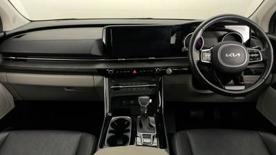 2023 KIA CARNIVAL interior