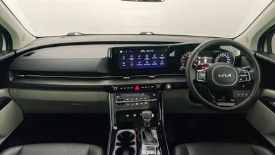 2023 KIA CARNIVAL interior