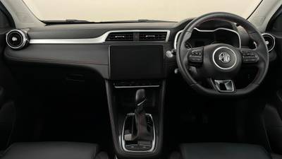 2023 MG ZST interior