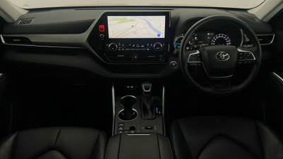 2023 Toyota Kluger interior