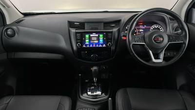 2022 NISSAN NAVARA interior