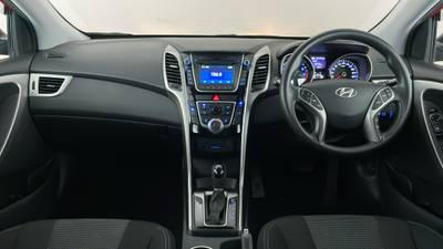 2013 HYUNDAI I30 interior