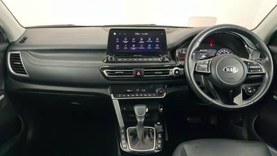 2020 KIA SELTOS interior