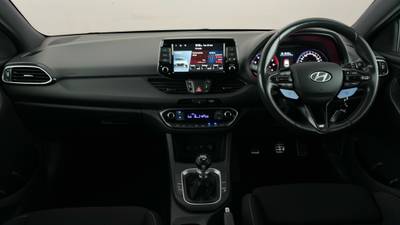 2018 HYUNDAI I30 interior