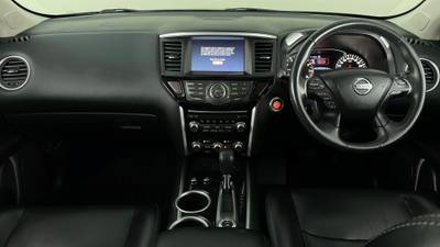 2017 NISSAN PATHFINDER interior