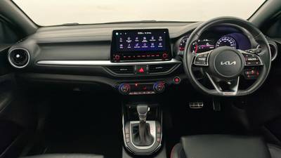 2022 KIA CERATO interior