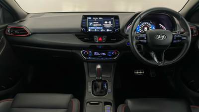 2021 HYUNDAI I30 interior