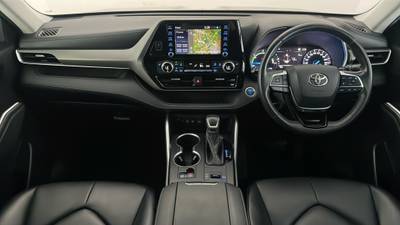 2021 Toyota Kluger interior