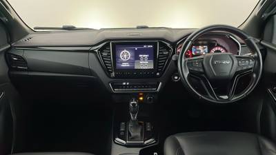 2022 ISUZU D-MAX interior